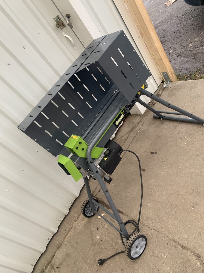 Hidraulinė malkų skaldyklė