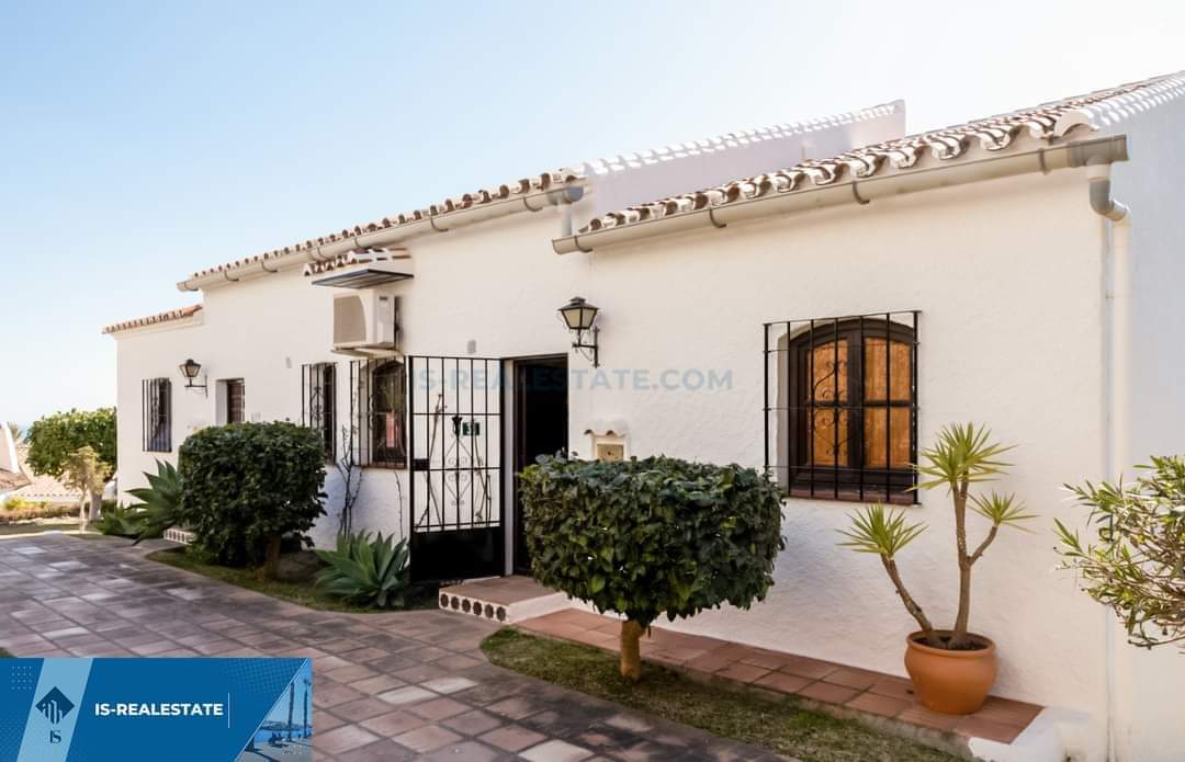 Parduodamas 4 kambarių namas su vaizdu į jūrą Ispanijoje, Malaga provincijoje, Nerja mieste.