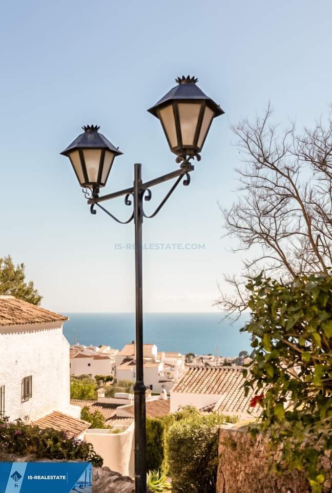 Parduodamas 4 kambarių namas su vaizdu į jūrą Ispanijoje, Malaga provincijoje, Nerja mieste.