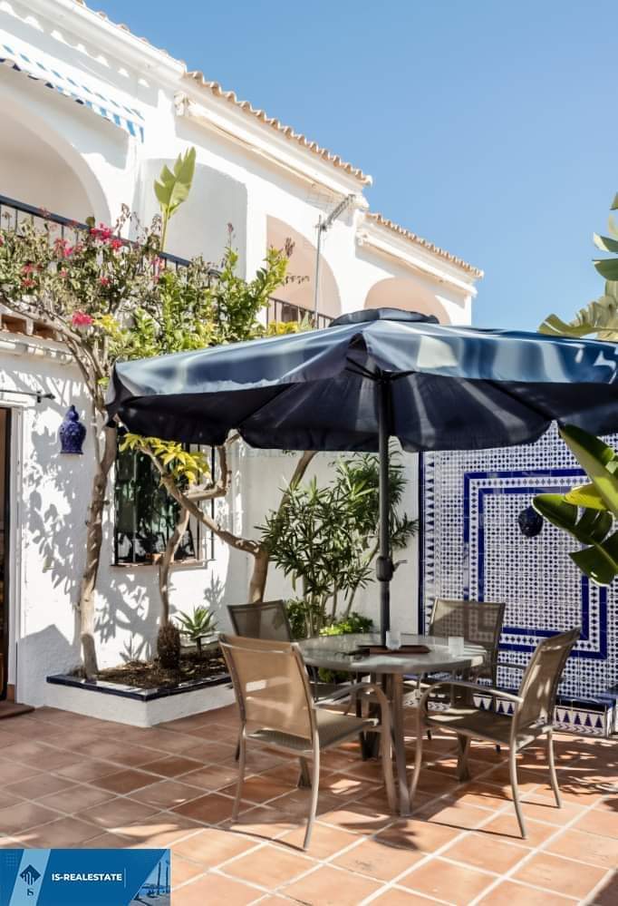 Parduodamas 4 kambarių namas su vaizdu į jūrą Ispanijoje, Malaga provincijoje, Nerja mieste.