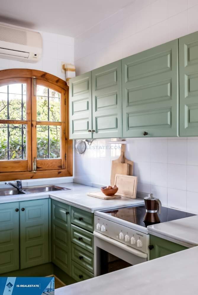 Parduodamas 4 kambarių namas su vaizdu į jūrą Ispanijoje, Malaga provincijoje, Nerja mieste.