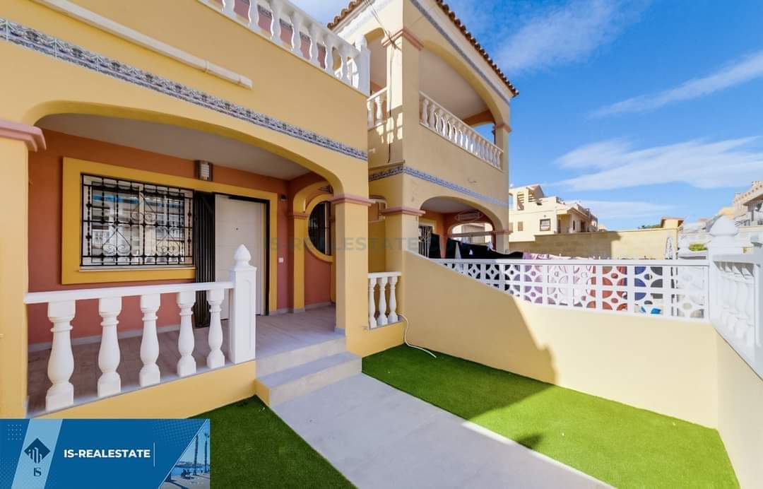 Parduodamas 4 kambarių namas Ispanijoje