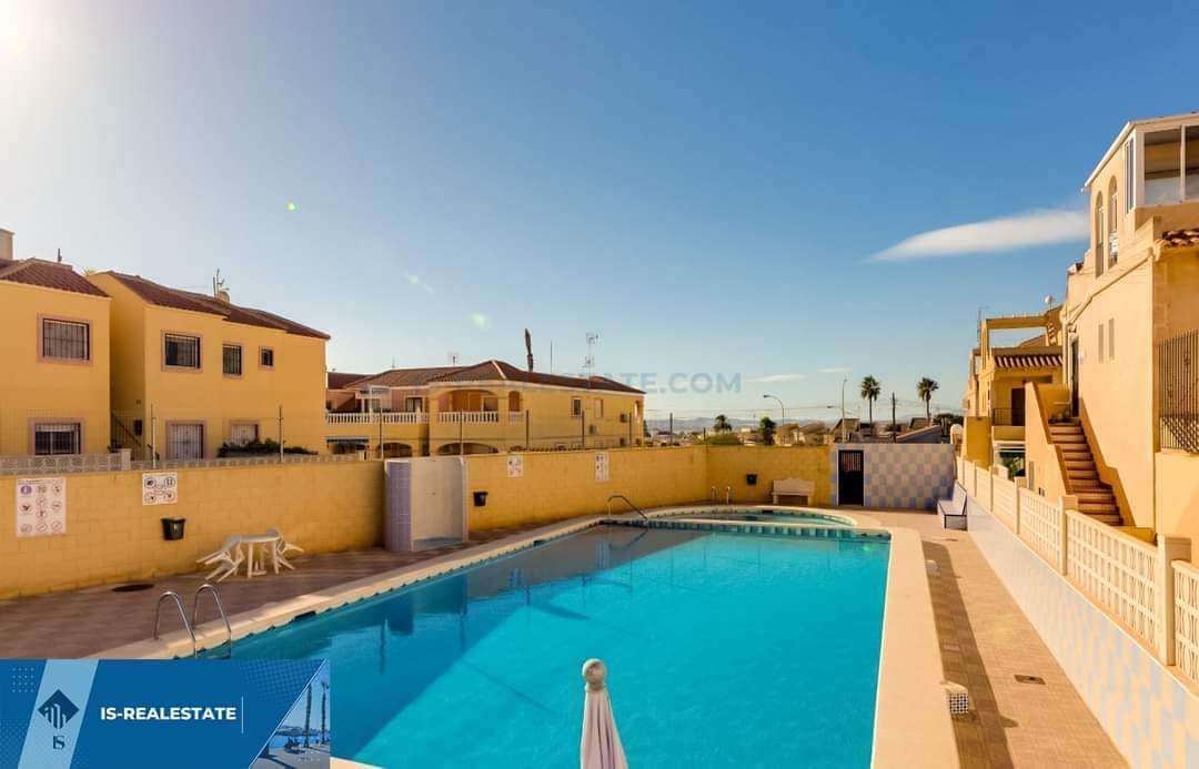 Parduodamas 4 kambarių namas Ispanijoje