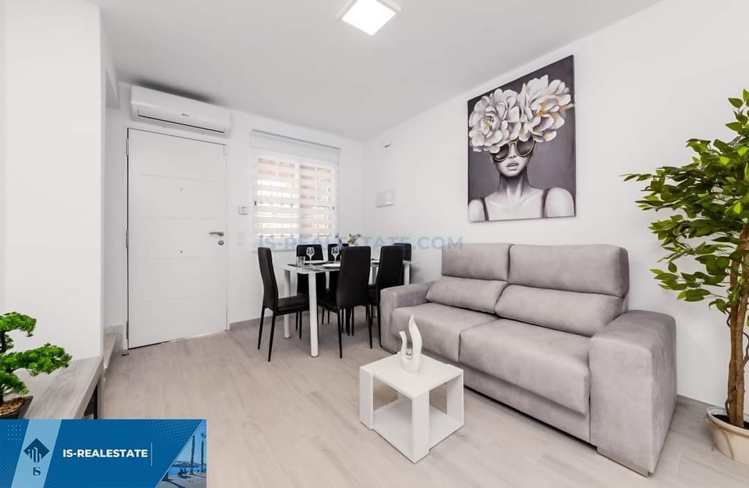 Parduodamas 4 kambarių namas Ispanijoje