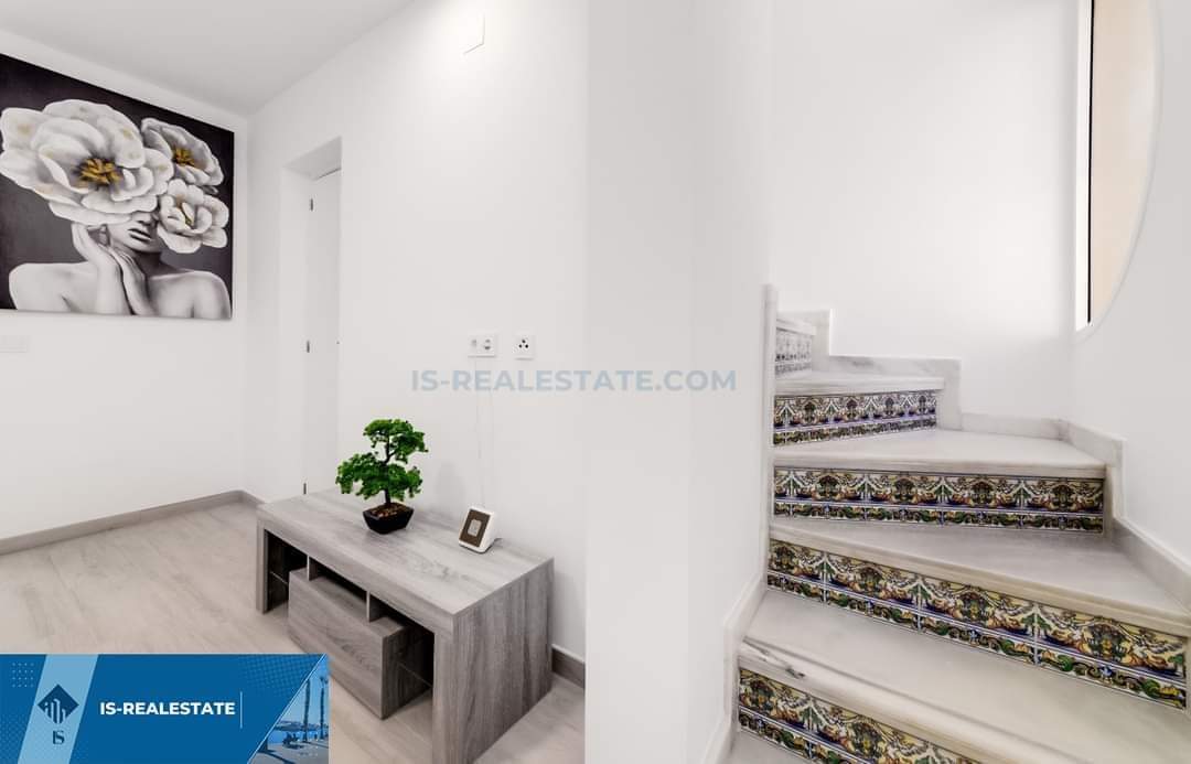 Parduodamas 4 kambarių namas Ispanijoje