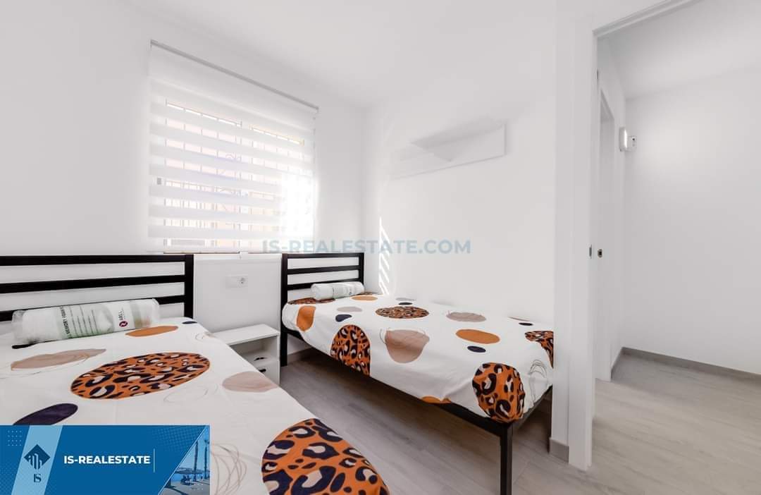 Parduodamas 4 kambarių namas Ispanijoje