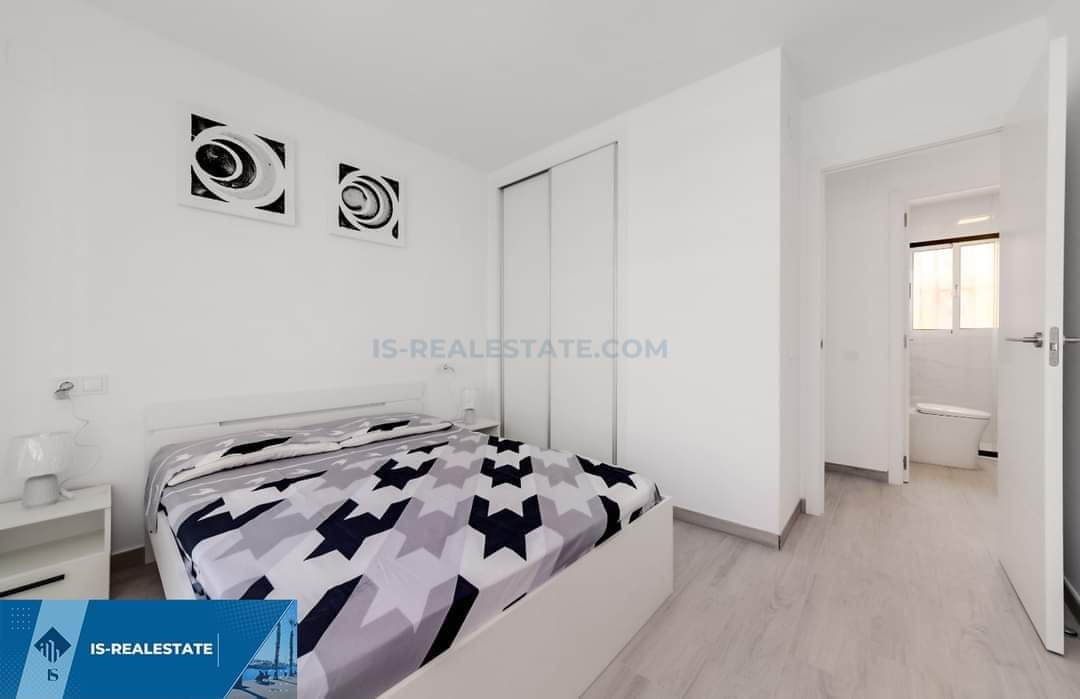 Parduodamas 4 kambarių namas Ispanijoje