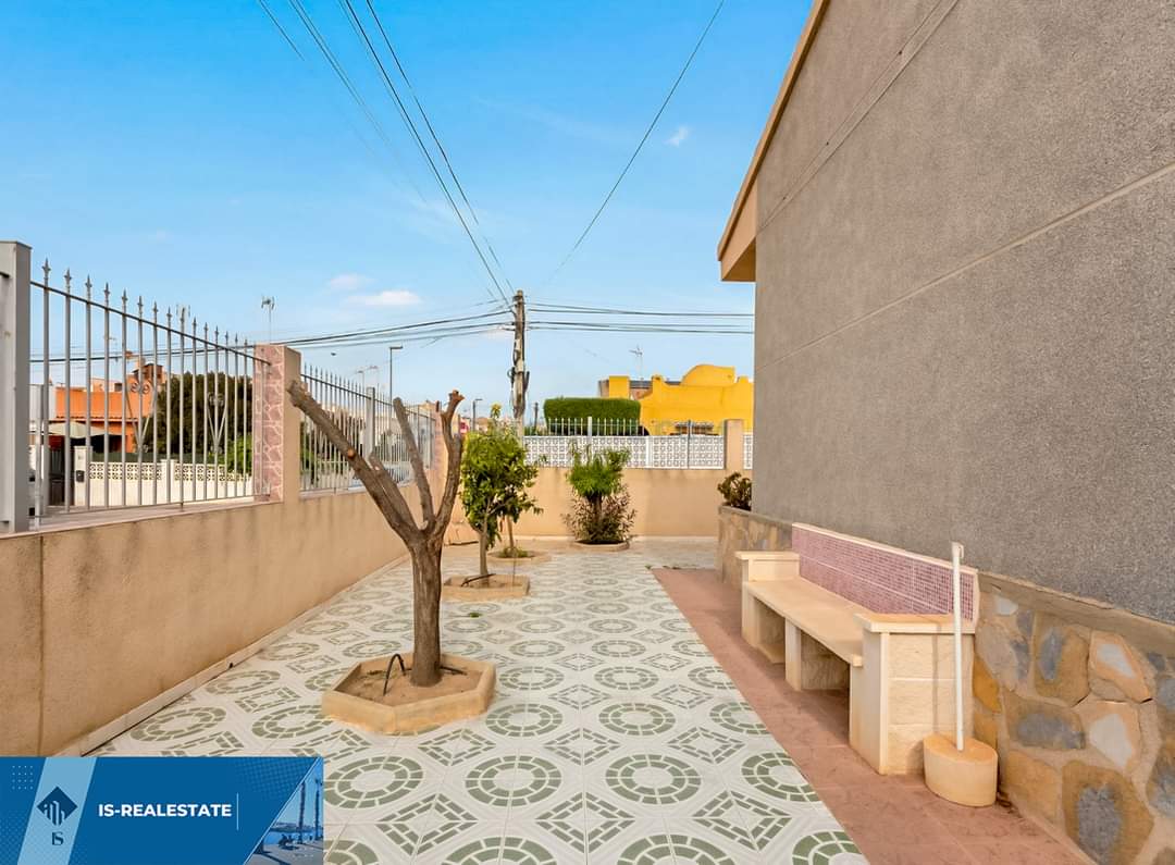 Parduodama 5 kambarių vila Ispanijoje