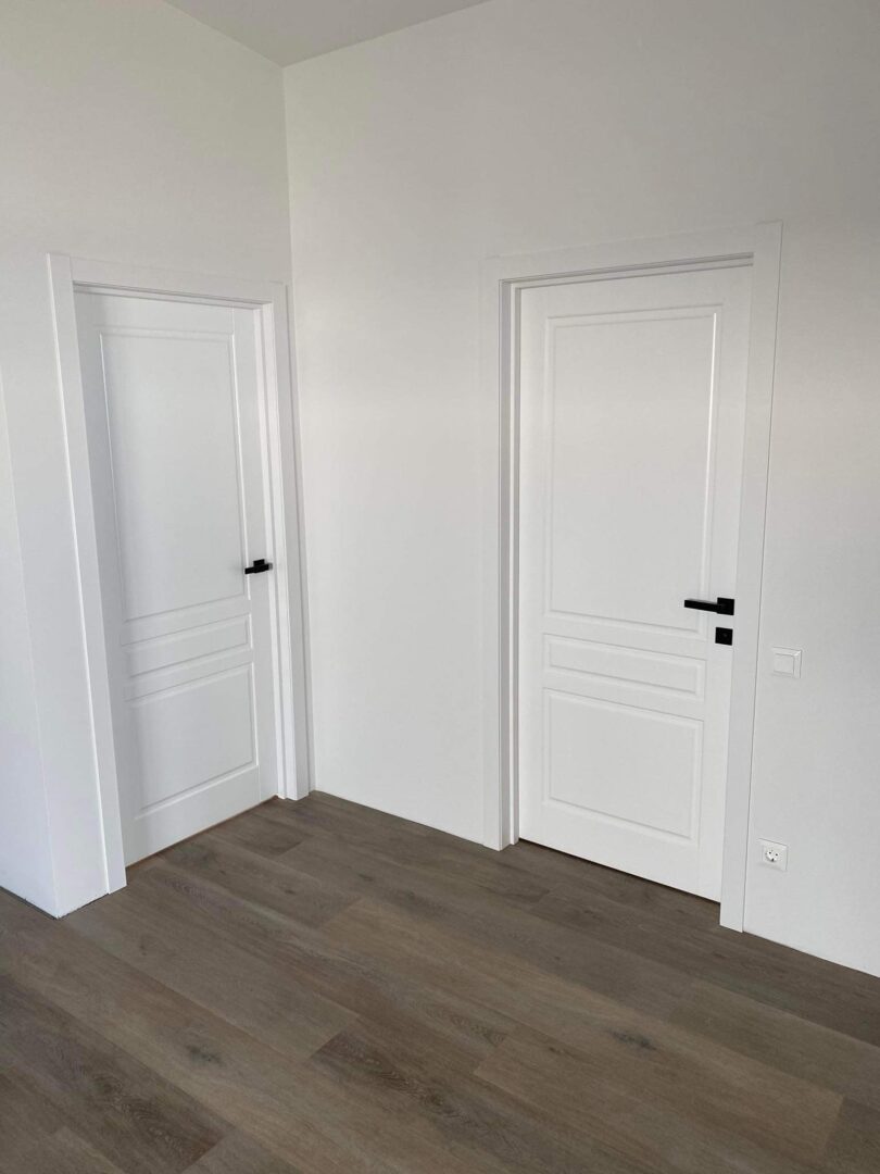 Durų, grindjuosčių, laminato montavimas