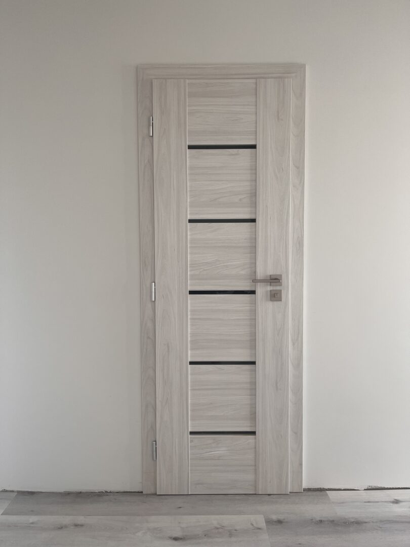 Durų, grindjuosčių, laminato montavimas