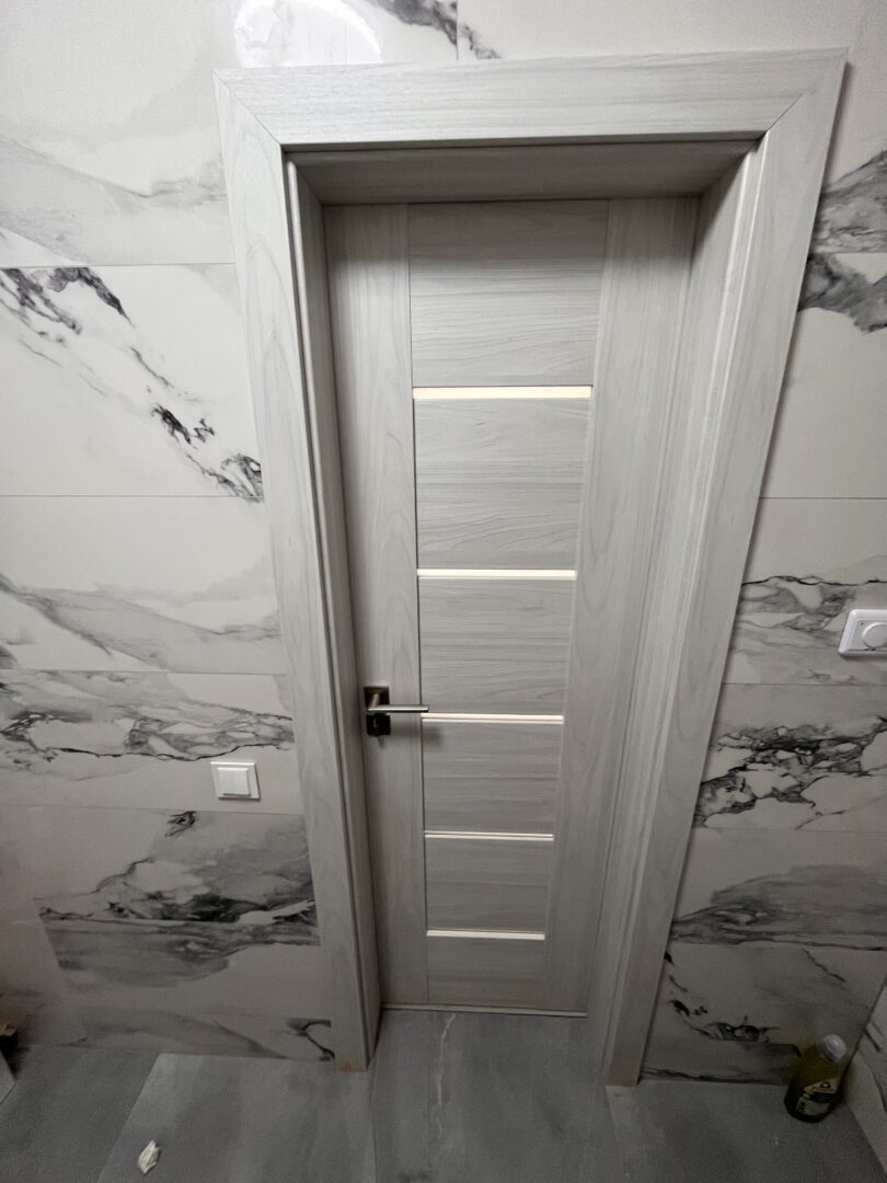 Durų, grindjuosčių, laminato montavimas