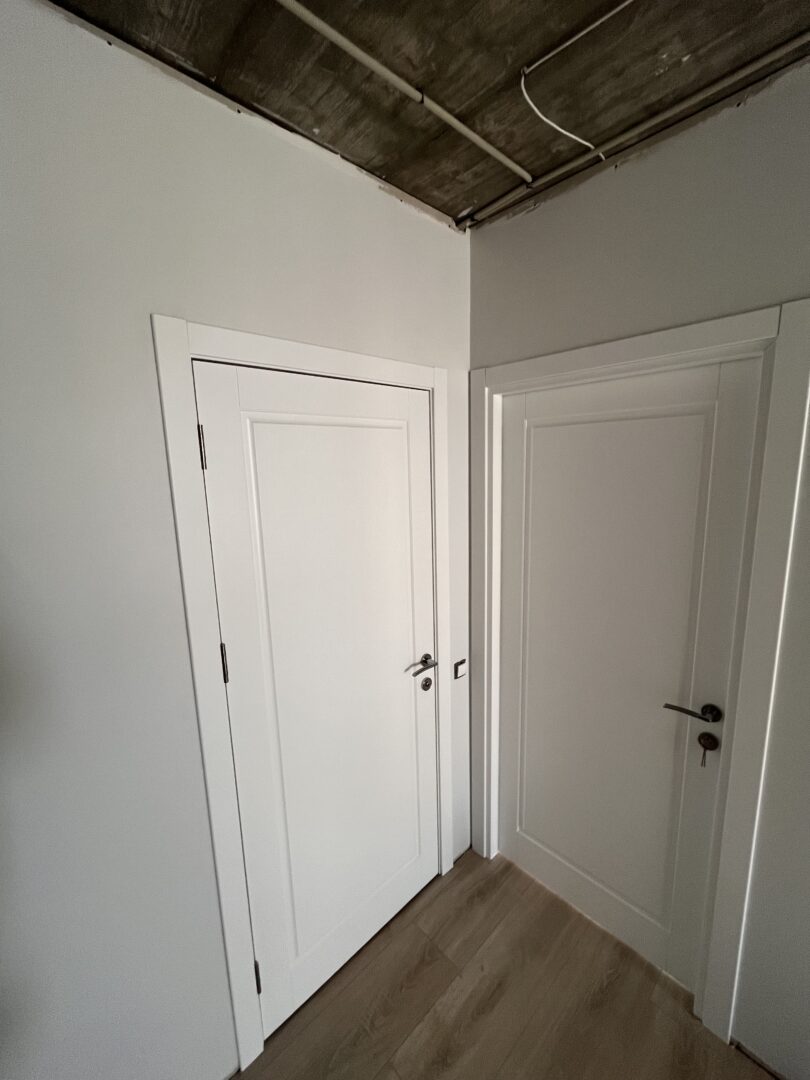 Durų, grindjuosčių, laminato montavimas