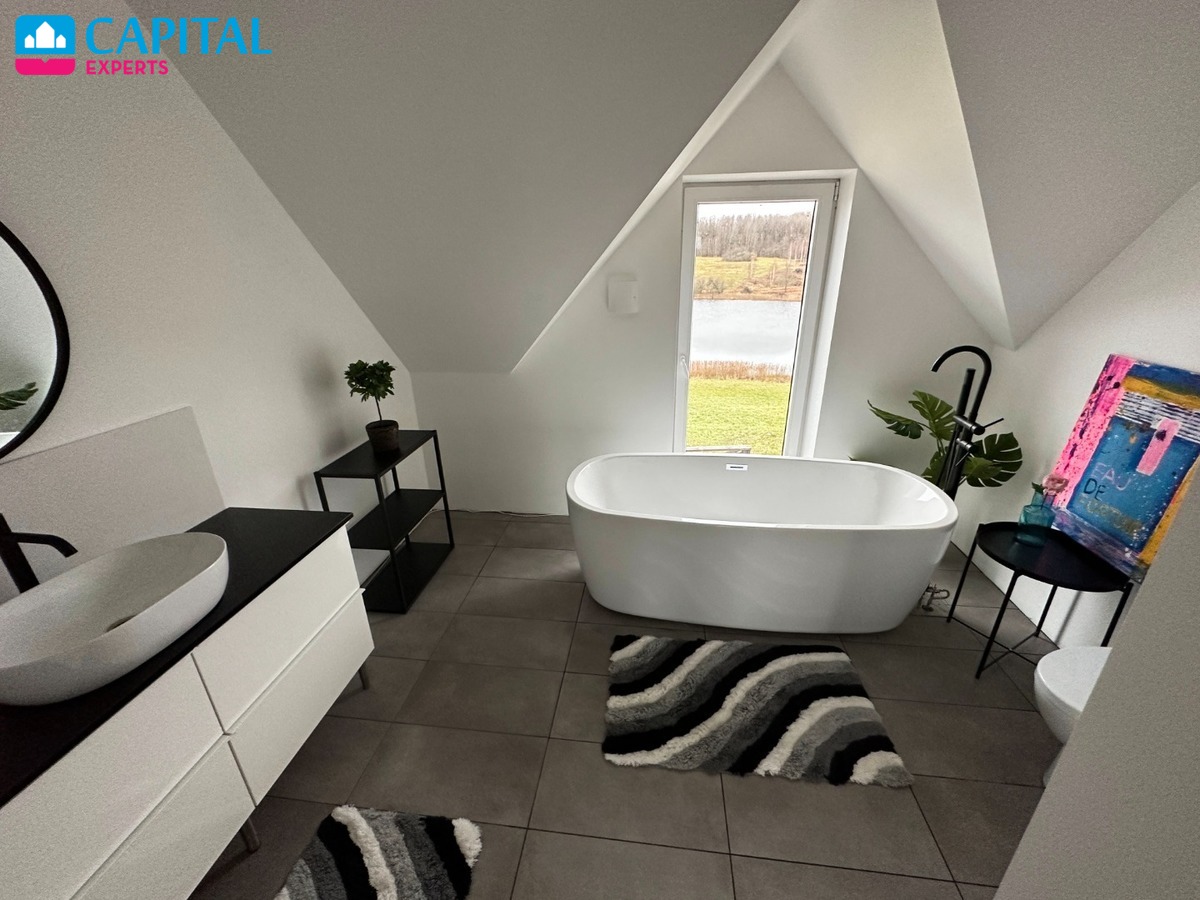 Parduodama jauki sodyba šalia tvenkinio.