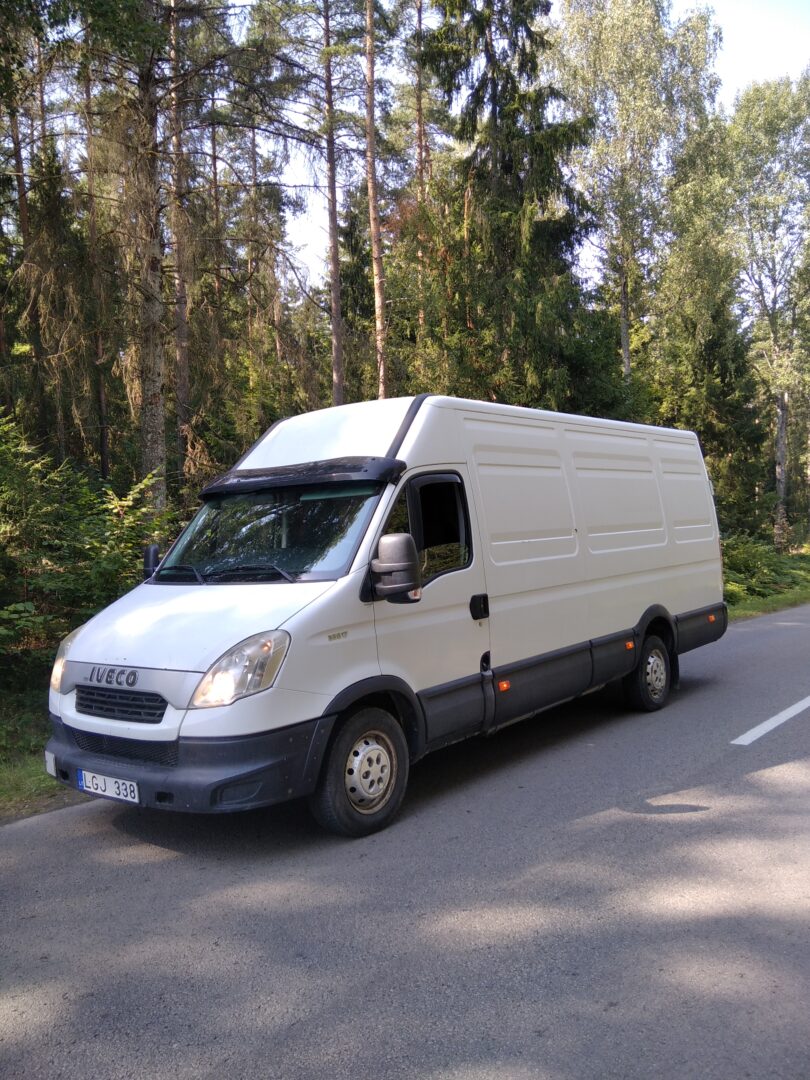 Automobilių, mikroautubusų, vilkikų, puspriekabių nuoma LIETUVOJE