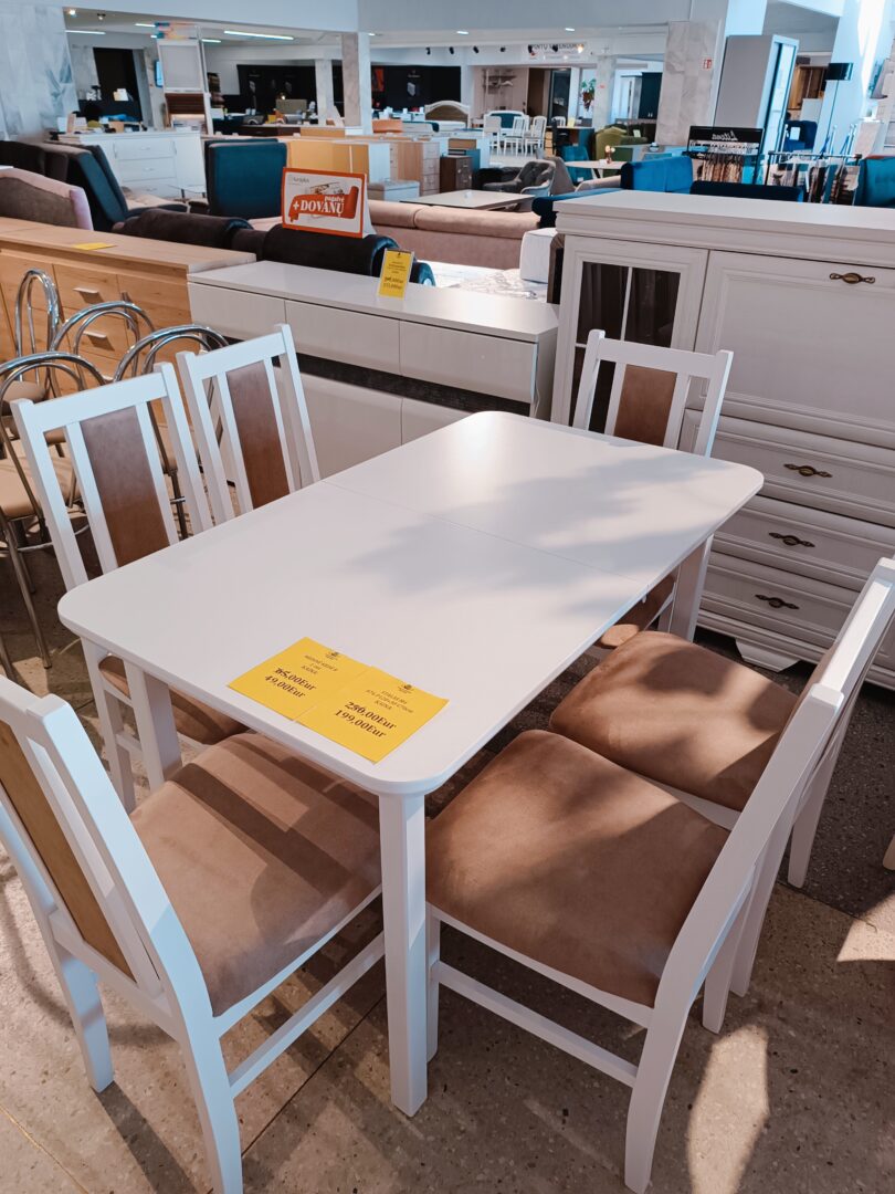 Įvairūs nauji baldai, dauguma turime pardavime iš karto, taip pat gaminami virtuvės baldai pagal jūsų virtuvės matmenys.