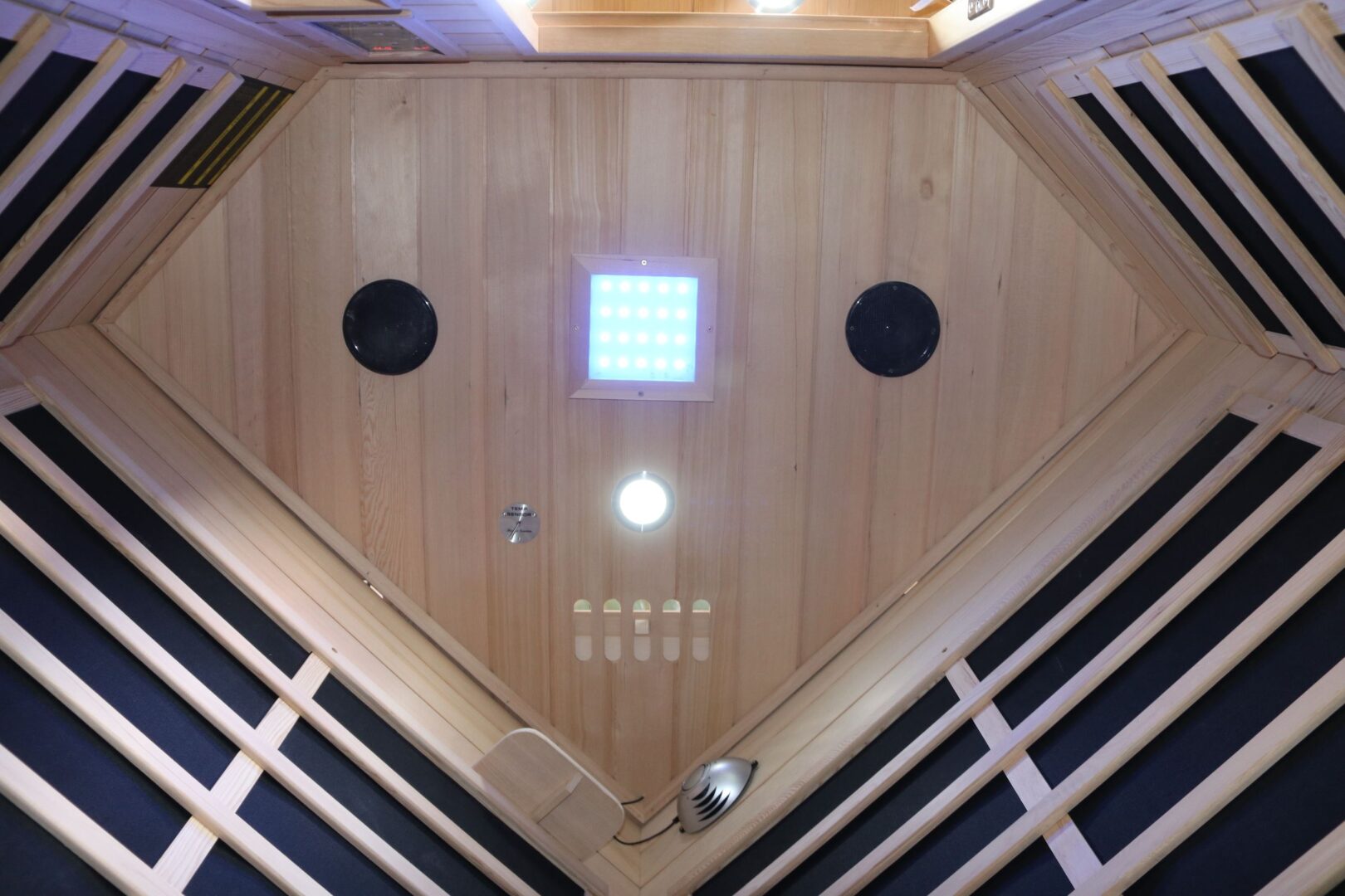 Infraraudonųjų spindulių sauna IDEAL 2/3