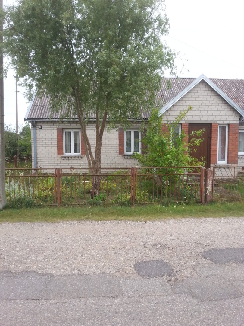 Parduodama namo dalis.