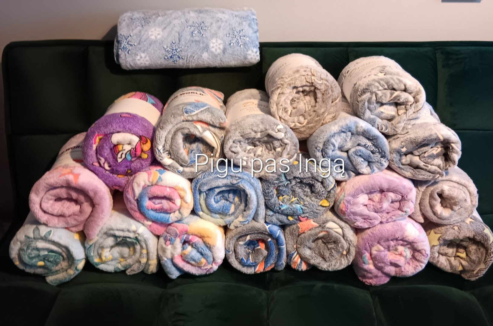 ŠVIEČIANTYS PLEDAI