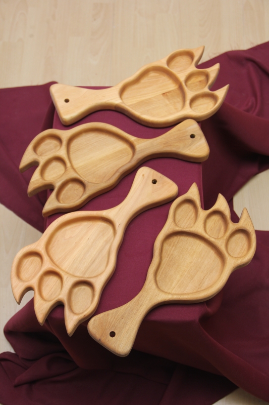 Šis išskirtinio dizaino medinis užkandžių padėklas