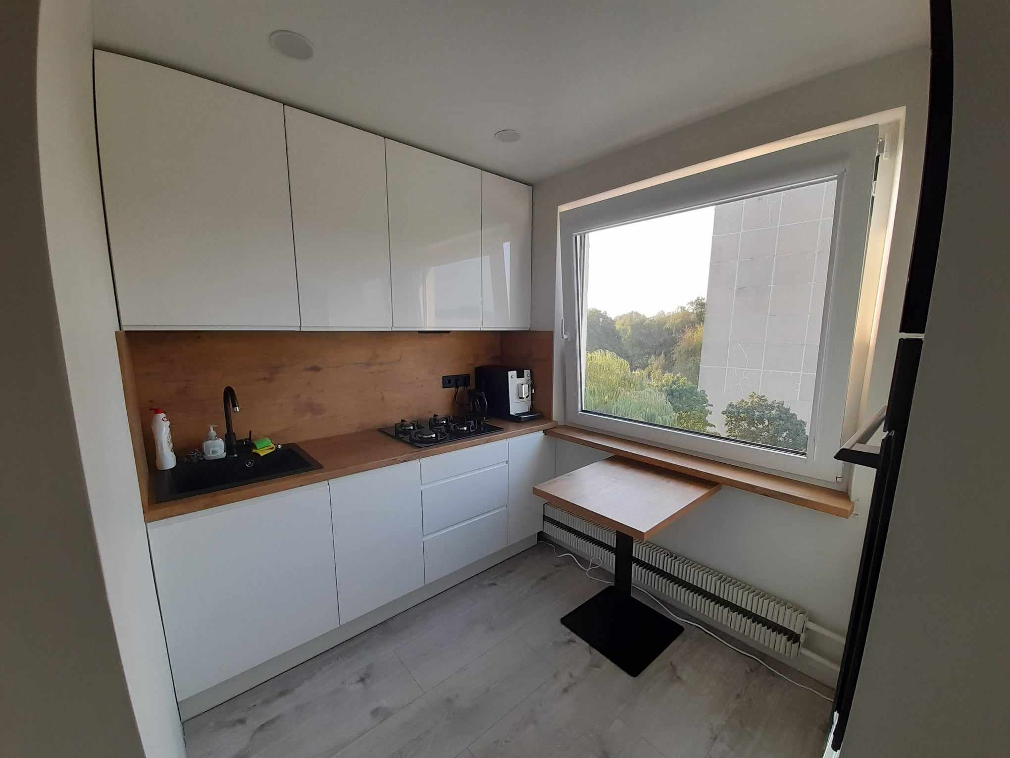 Įvairūs nauji baldai, dauguma turime pardavime iš karto, taip pat gaminami virtuvės baldai pagal jūsų virtuvės matmenys.