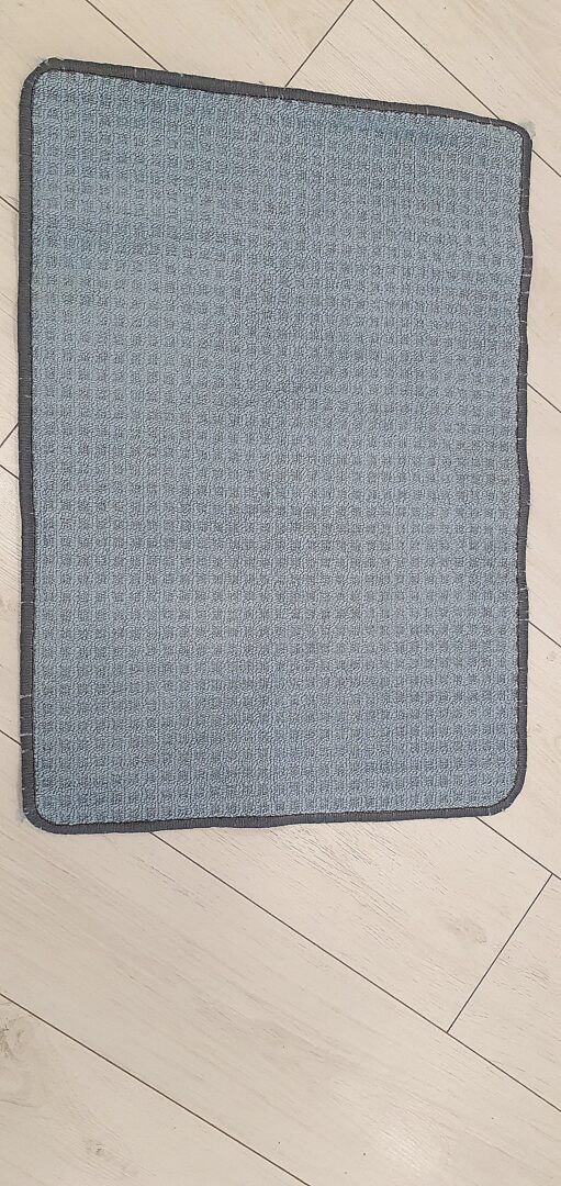 Parduodami naudoti, itin gerame stovyje kilimėliai, 