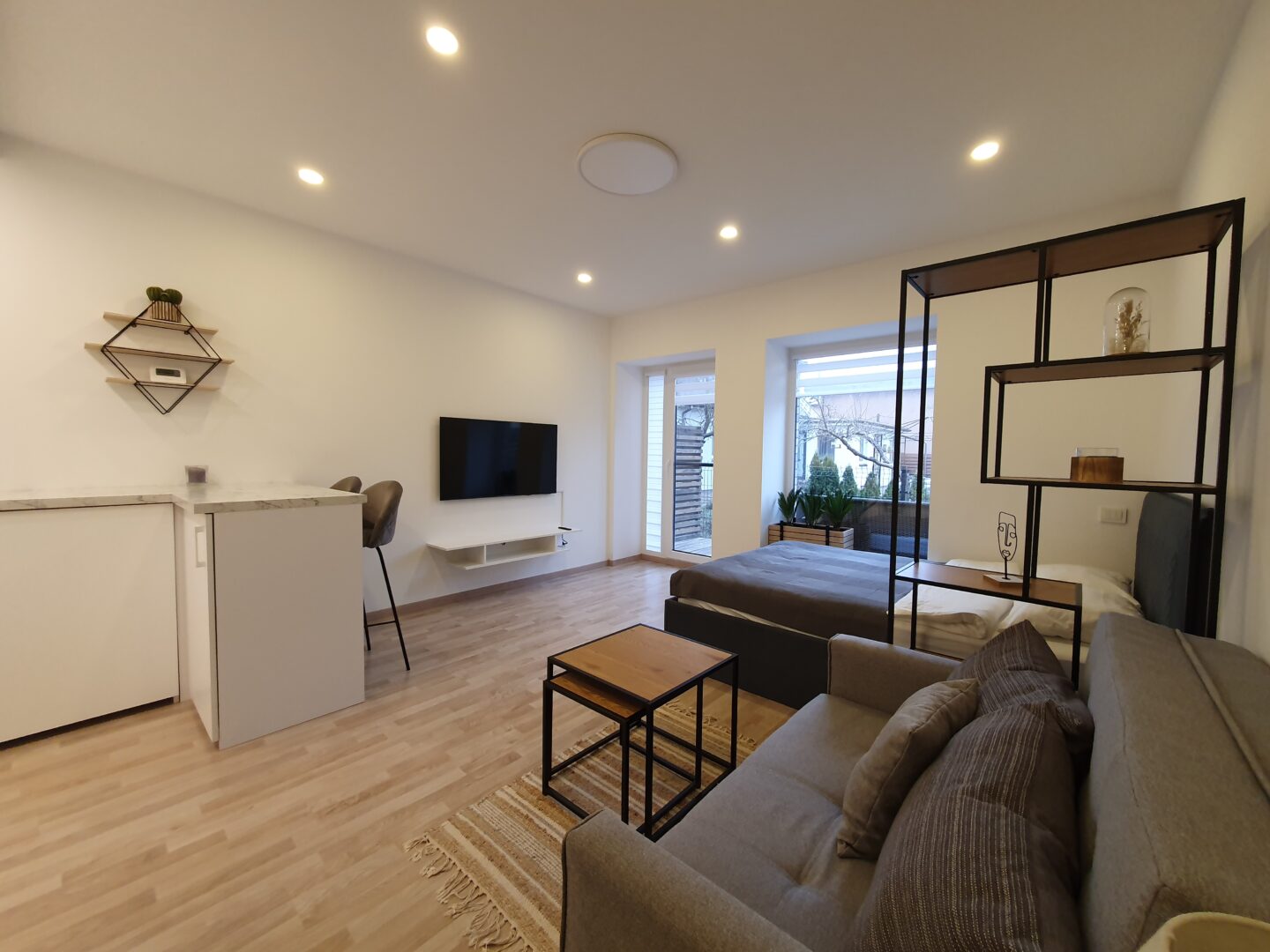 Parduodamas naujai įrengtas butas Palangoje, arti centro.