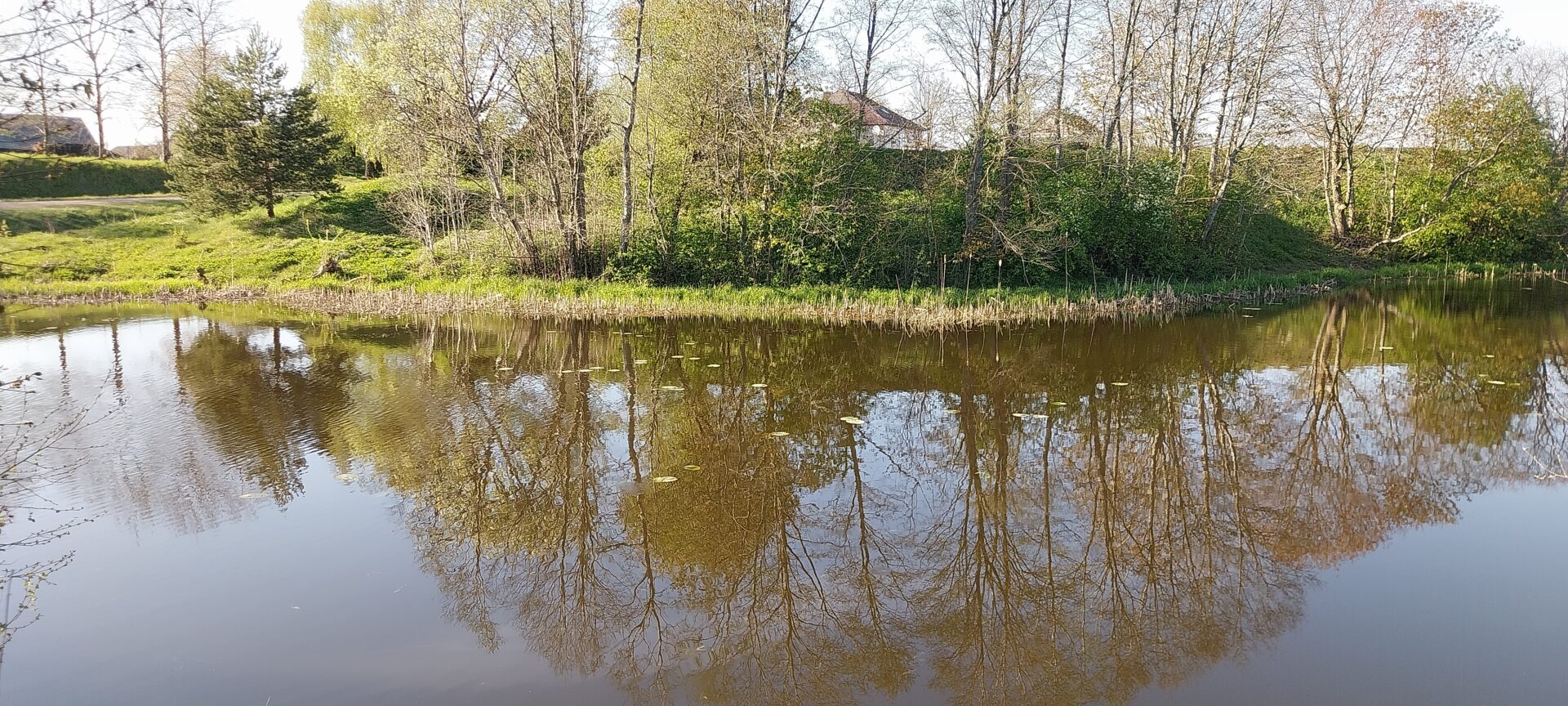 Parduodamas namas ant upės kranto Kretingos raj. Genčių kaime.