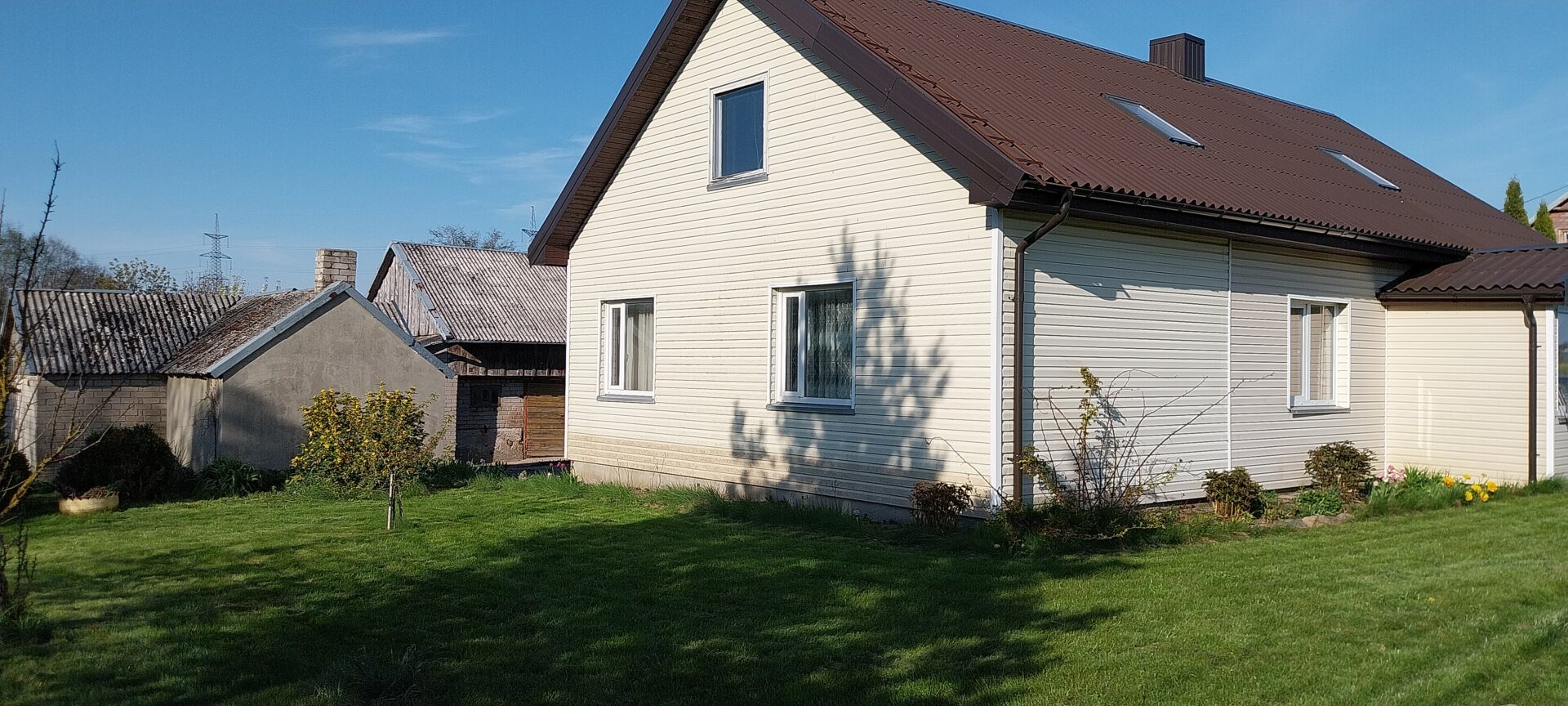 Parduodamas namas ant upės kranto Kretingos raj. Genčių kaime.