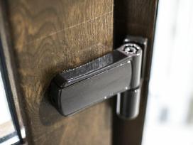 Naujos plastikinės lauko durys