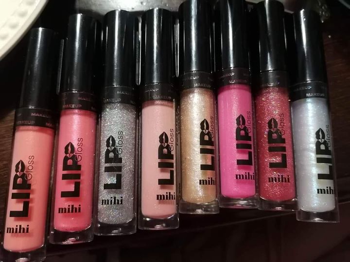 Lūpų blizgiai/Skysto stiklo efektas/Maloni gelinė tekstūra