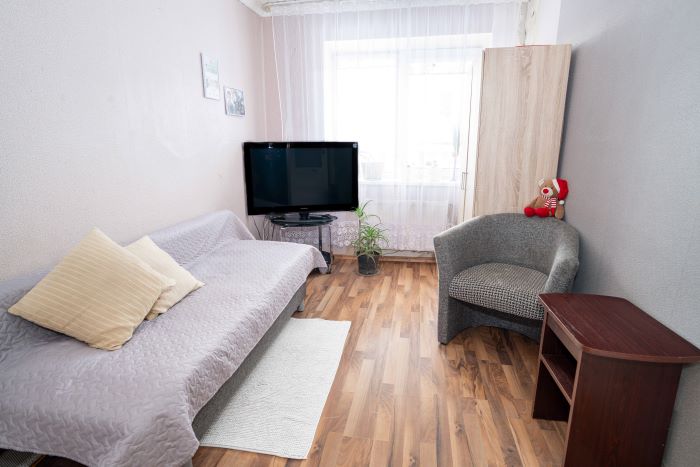 Parduodamas 3-iejų kambarių butas su žemės sklypu