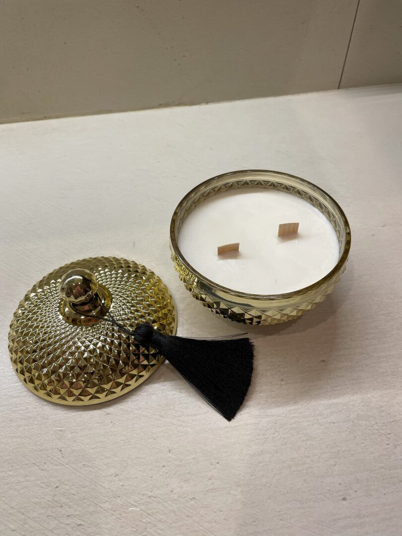 Rankų darbo kvepiančios sojų žvakės