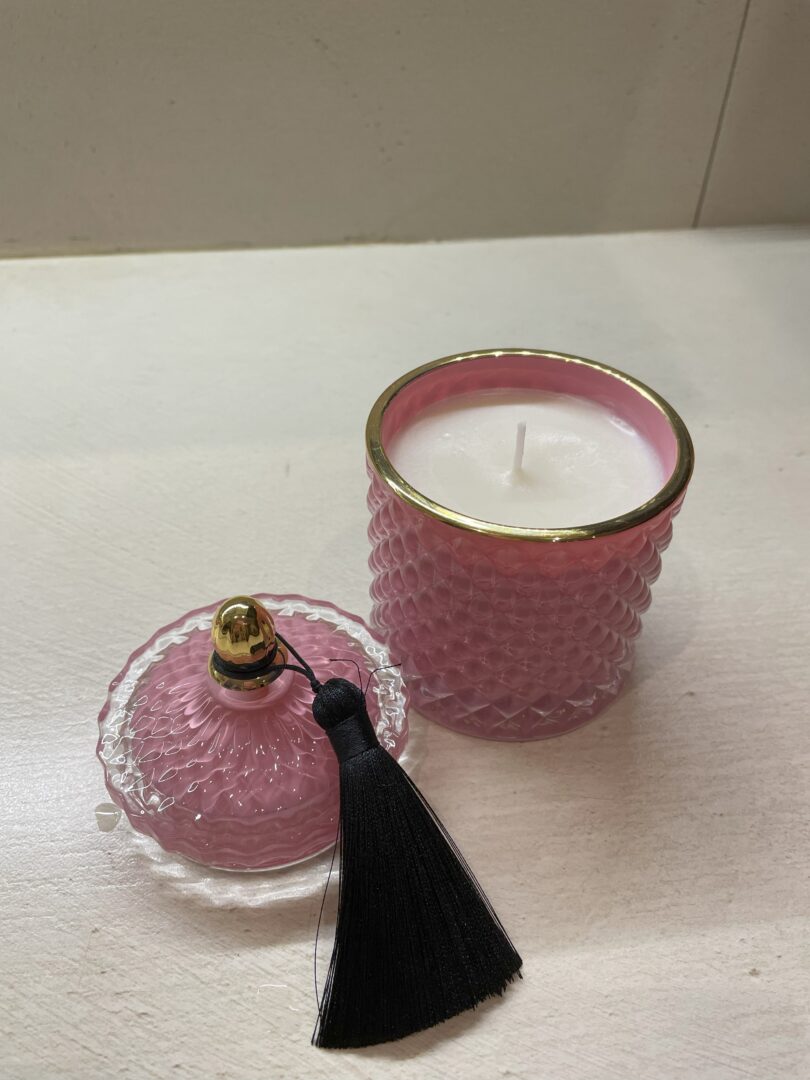 Rankų darbo kvepiančios sojų žvakės