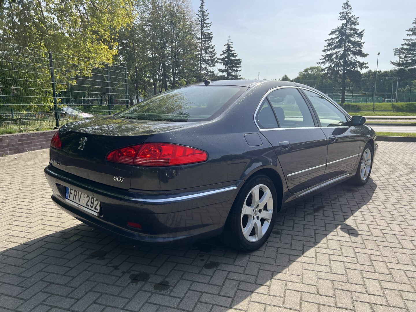 Peugeot 607