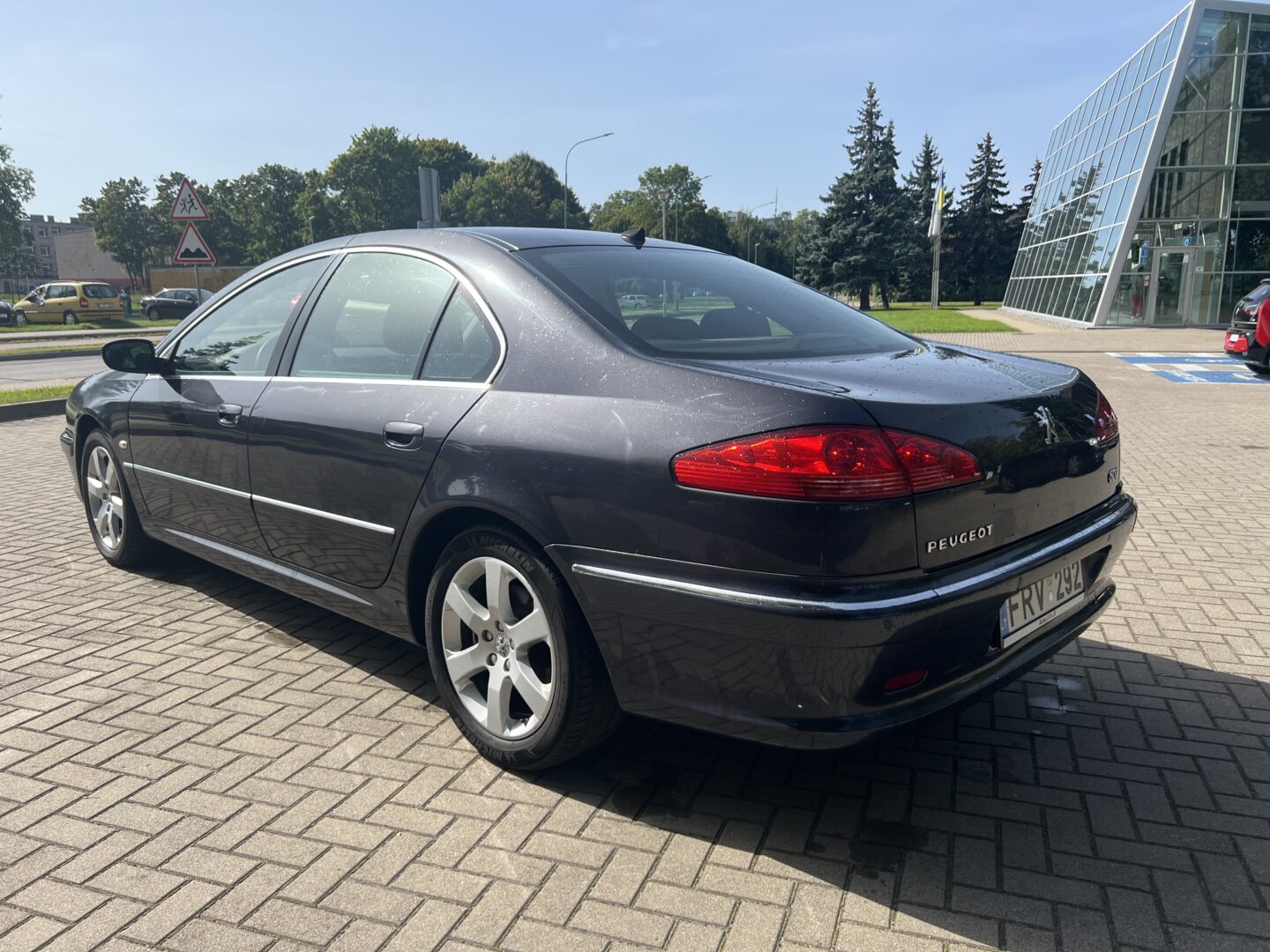 Peugeot 607