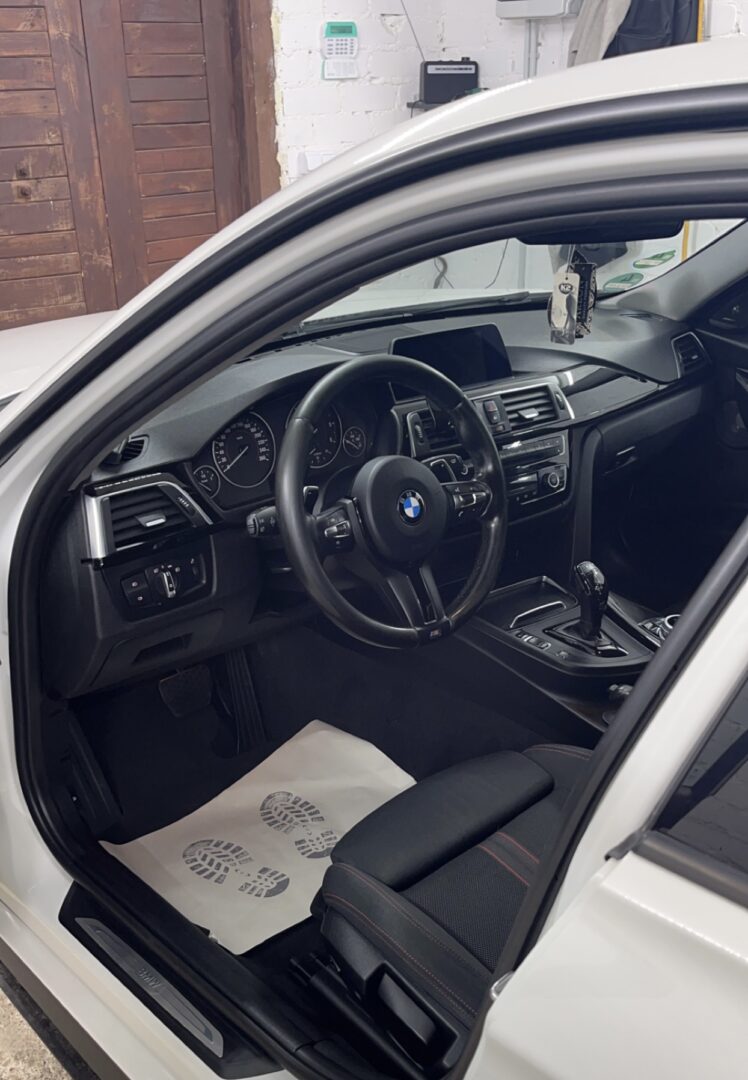 Automobilių salonu sausas ir cheminis valymas/Poliravimas