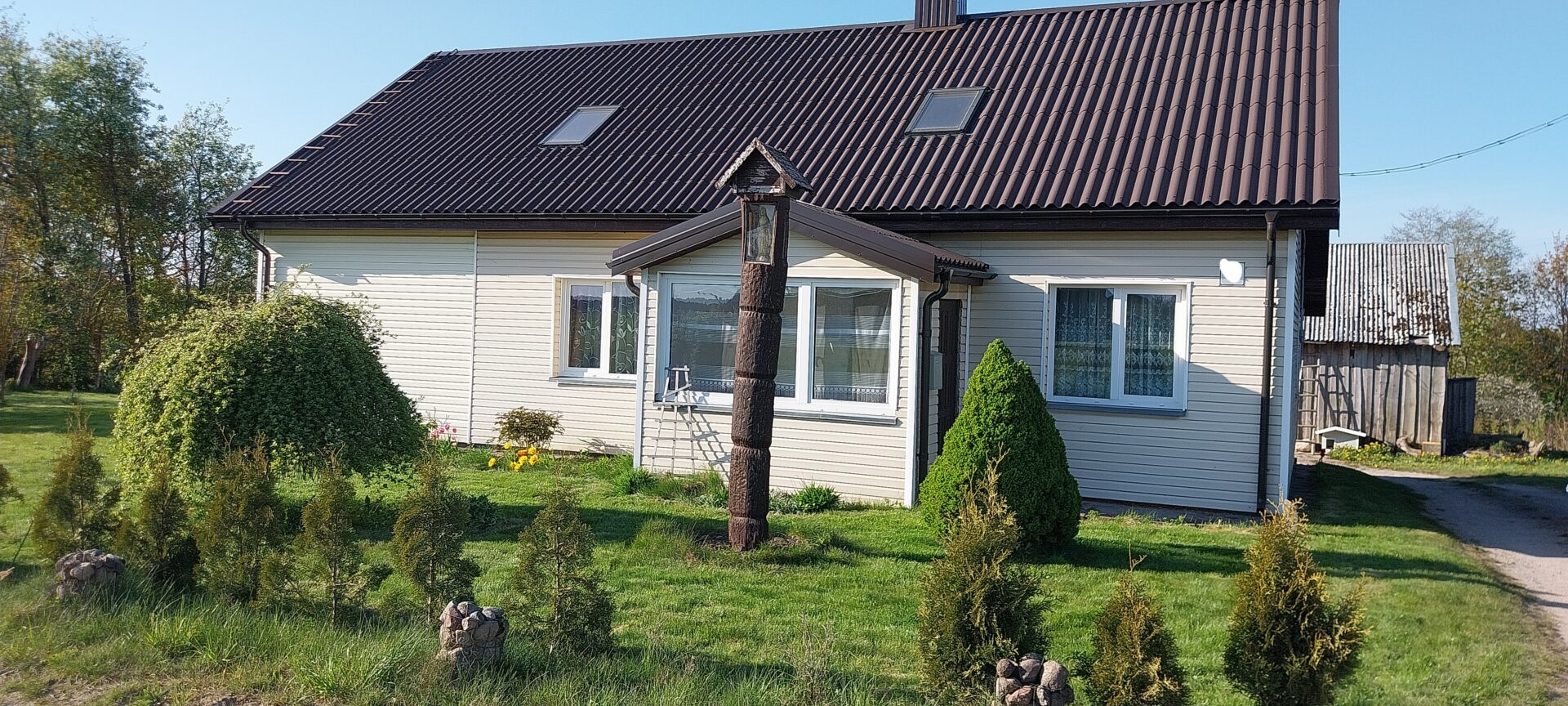 Parduodamas namas ant upės kranto Kretingos raj. Genčių kaime.