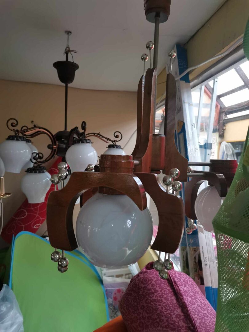 Išskirtinės liustros yvairūs švietuvai lempos iš užsienio pigiau