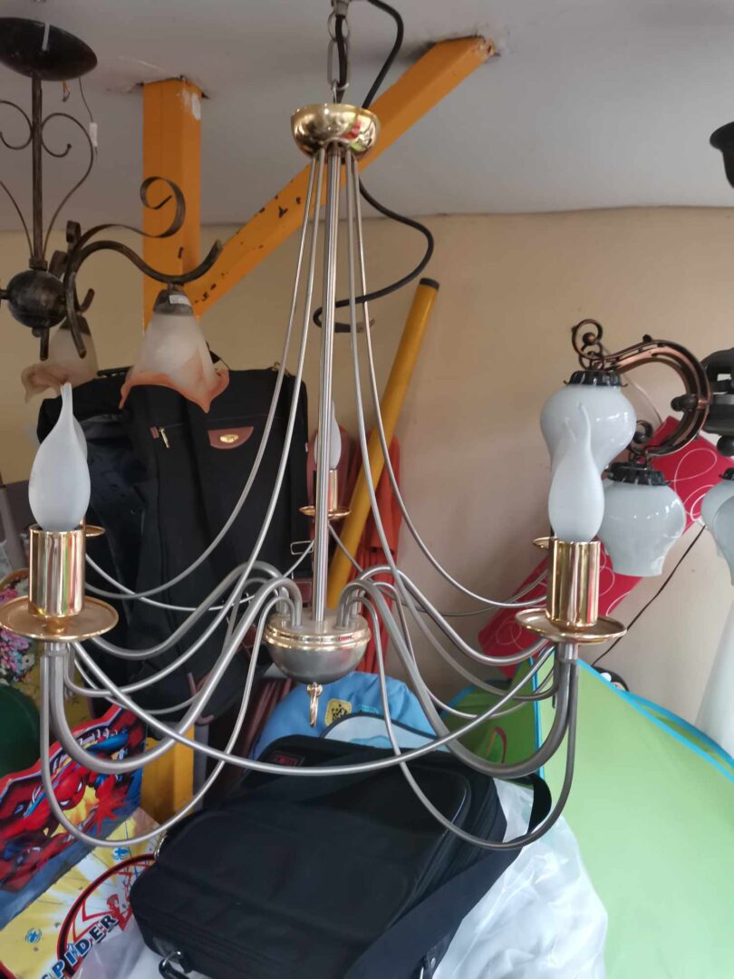 Išskirtinės liustros yvairūs švietuvai lempos iš užsienio pigiau