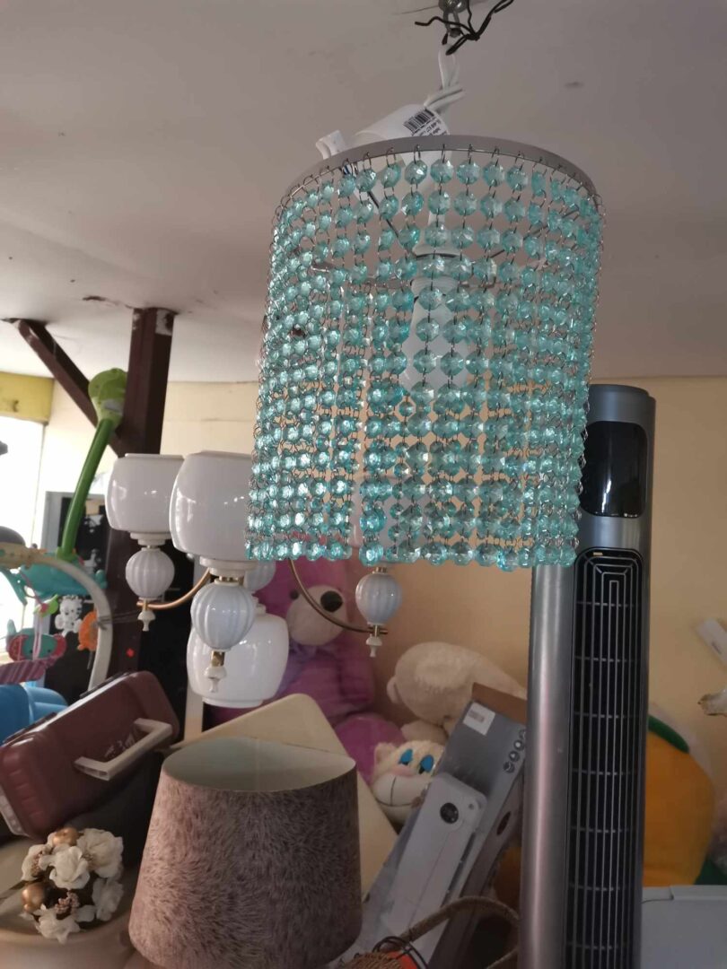 Išskirtinės liustros yvairūs švietuvai lempos iš užsienio pigiau