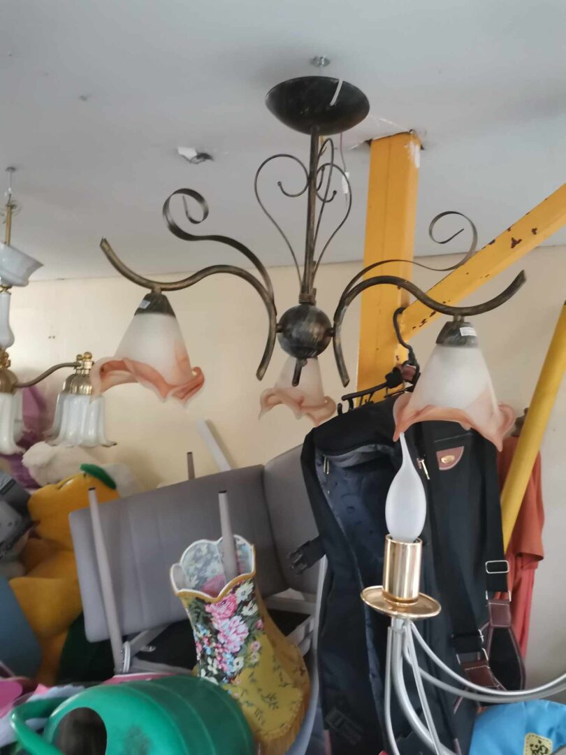 Išskirtinės liustros yvairūs švietuvai lempos iš užsienio pigiau