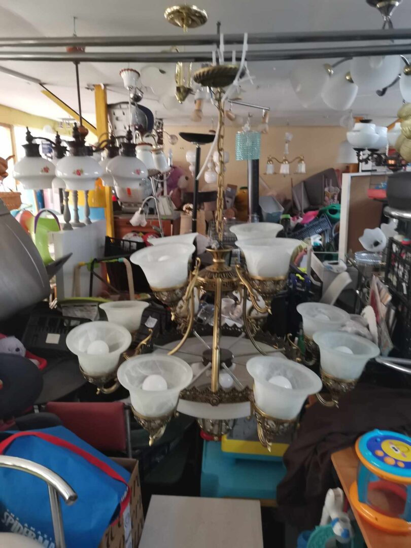 Išskirtinės liustros yvairūs švietuvai lempos iš užsienio pigiau