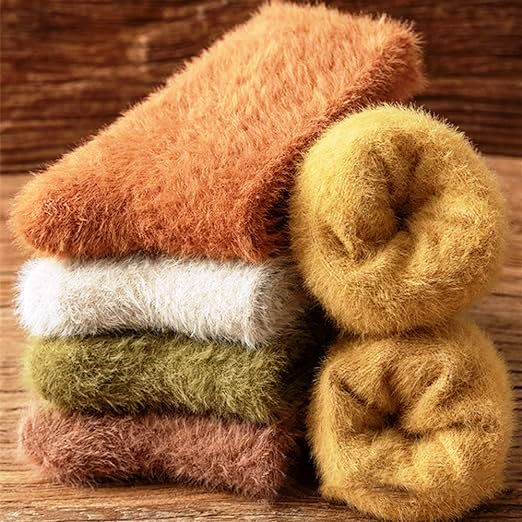 Šiltos, pūkuotos, labai švelnios, su audinės vilna kojinės.