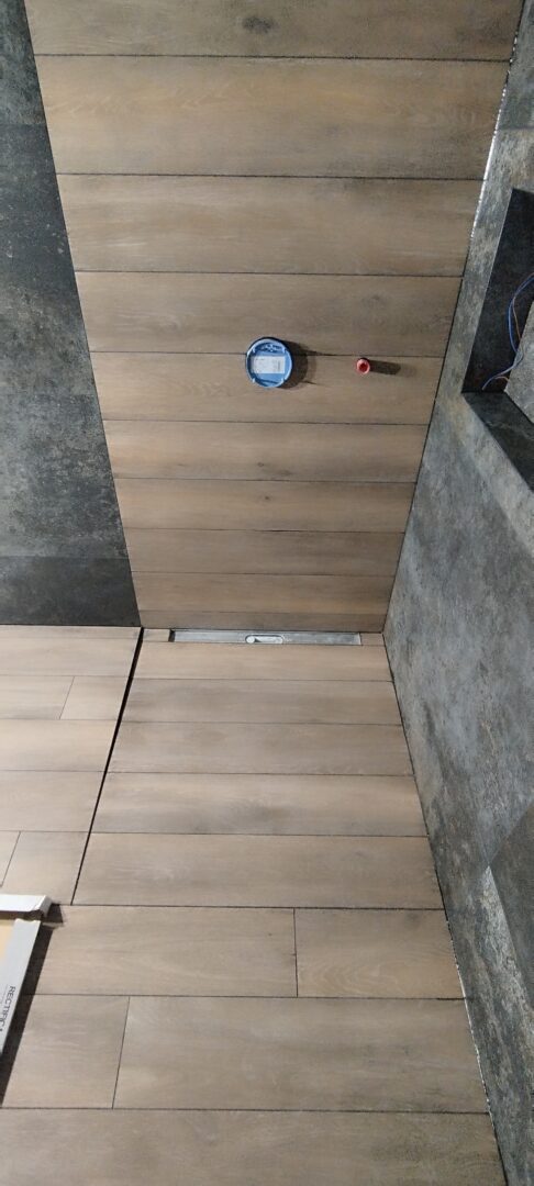 Plytelių bei mozaikos klijavimas