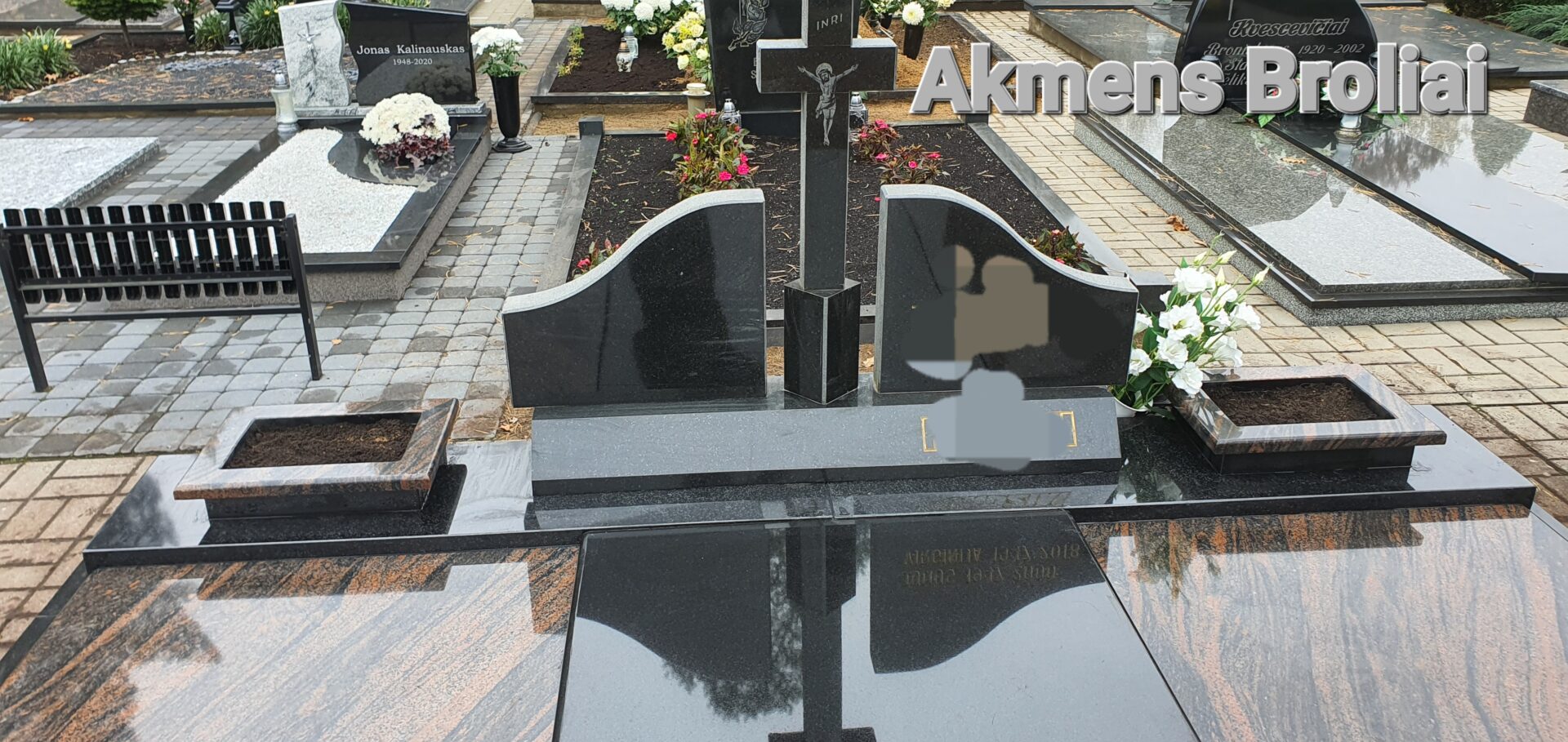 Paminklai. Antkapiai. Granito plokštės. Kapų tvarkymas. Akmuo. Uždangos