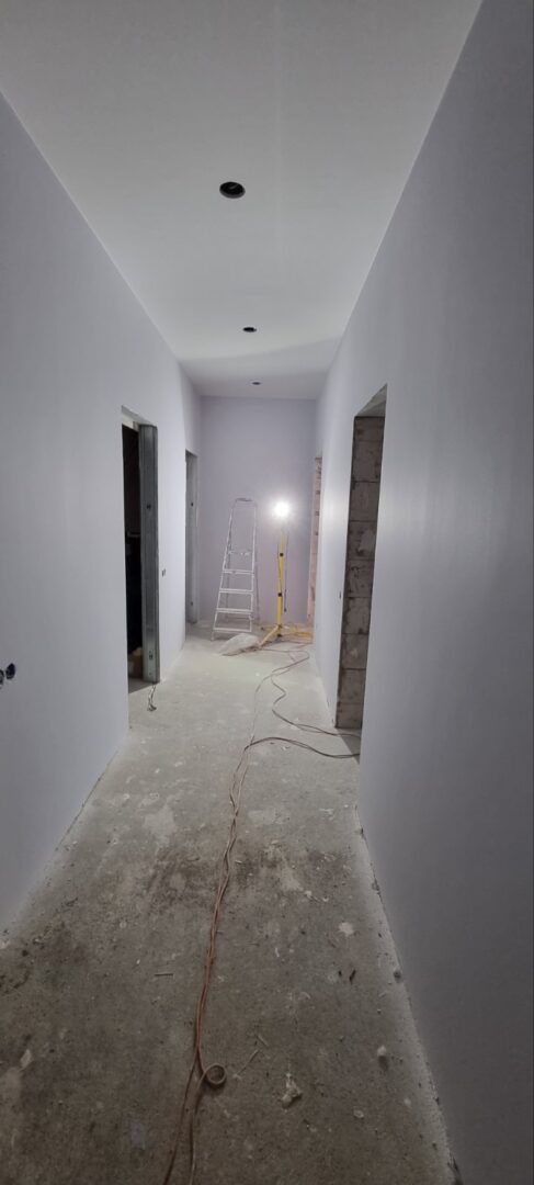 Vidaus apdaila. Glaistymo ir dažymo darbai.