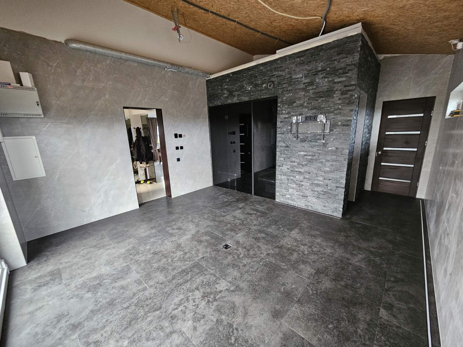 Plytelių bei mozaikos klijavimas