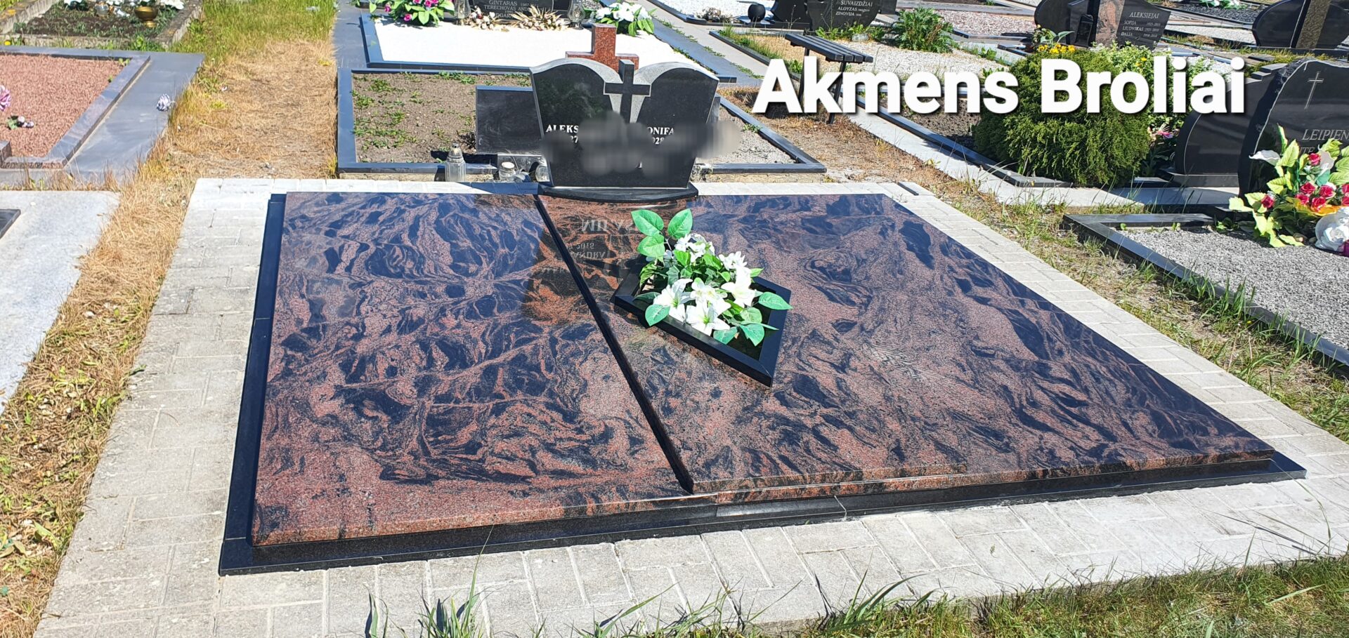 Paminklai. Antkapiai. Granito plokštės. Kapų tvarkymas. Akmuo. Uždangos