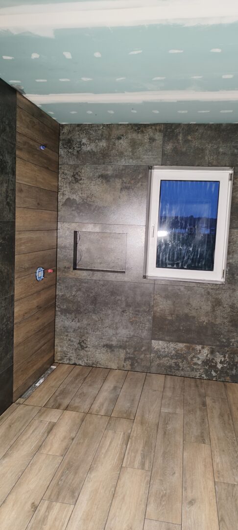 Plytelių bei mozaikos klijavimas