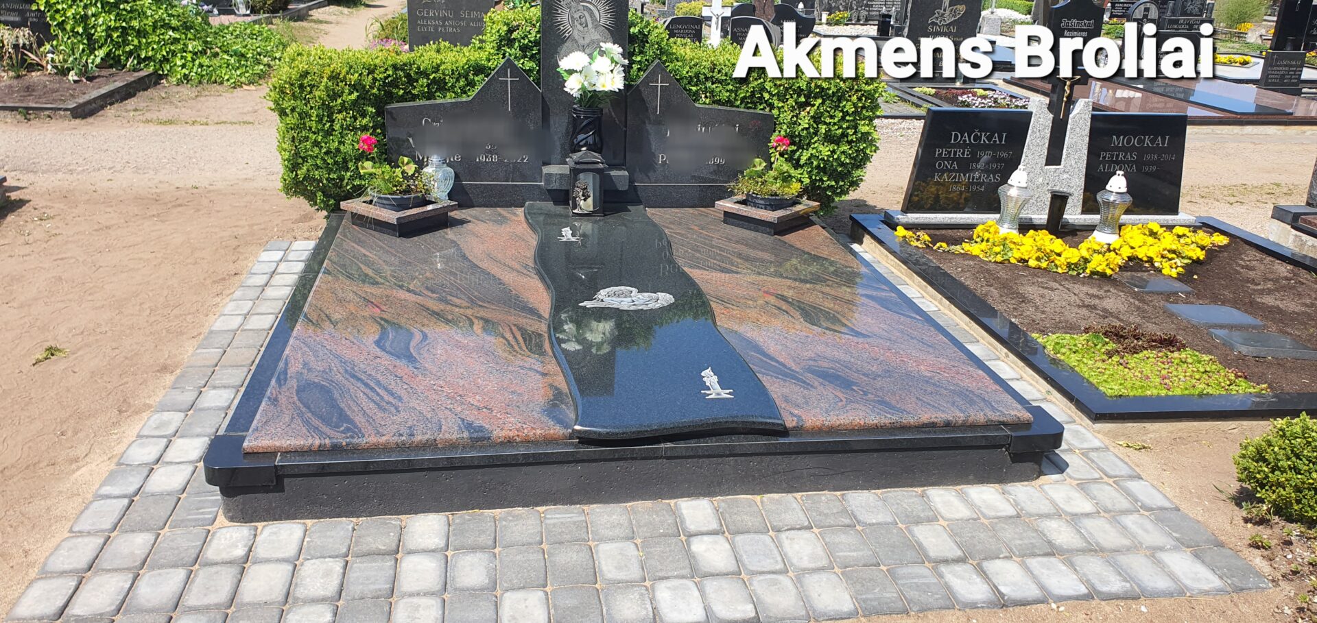 Paminklai. Antkapiai. Granito plokštės. Kapų tvarkymas. Akmuo. Uždangos